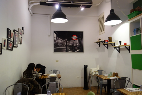 披薩工廠PizzaFactory：1040111[官本金文愛台灣]台中市霧峰區創始店披薩工廠PizzaFactory單點附贈濃湯平日超值午餐大優惠飲料無限暢飲喝到飽