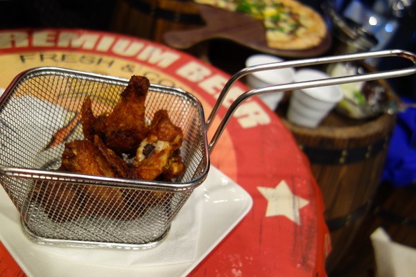 義樓Italiano：1031223[官本金文愛台灣]台中市北區與P小姐一起嗜賣嚐鮮義樓Italiano時尚工業風美味比薩魂還有燉飯與義大利麵