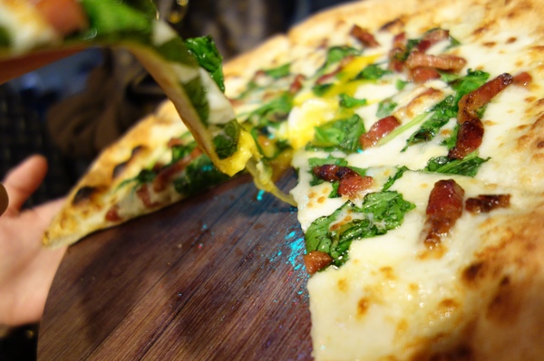 義樓Italiano：1031223[官本金文愛台灣]台中市北區與P小姐一起嗜賣嚐鮮義樓Italiano時尚工業風美味比薩魂還有燉飯與義大利麵