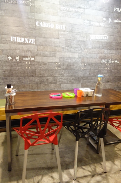 義樓Italiano：1031223[官本金文愛台灣]台中市北區與P小姐一起嗜賣嚐鮮義樓Italiano時尚工業風美味比薩魂還有燉飯與義大利麵