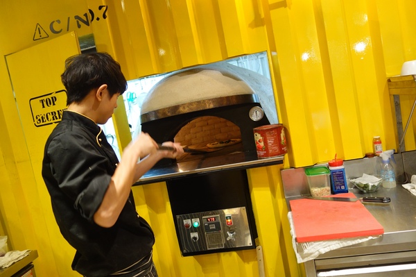 義樓Italiano：1031223[官本金文愛台灣]台中市北區與P小姐一起嗜賣嚐鮮義樓Italiano時尚工業風美味比薩魂還有燉飯與義大利麵