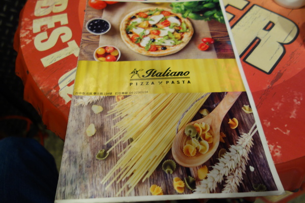 義樓Italiano：1031223[官本金文愛台灣]台中市北區與P小姐一起嗜賣嚐鮮義樓Italiano時尚工業風美味比薩魂還有燉飯與義大利麵
