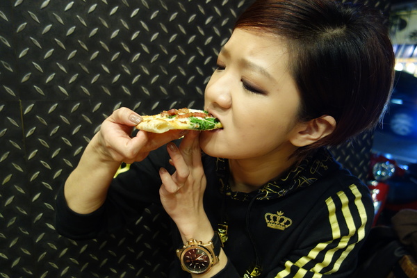 義樓Italiano：1031223[官本金文愛台灣]台中市北區與P小姐一起嗜賣嚐鮮義樓Italiano時尚工業風美味比薩魂還有燉飯與義大利麵