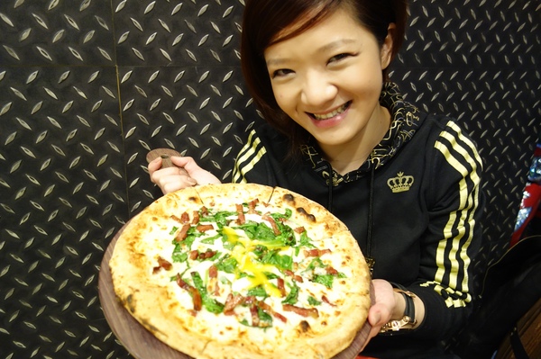 義樓Italiano：1031223[官本金文愛台灣]台中市北區與P小姐一起嗜賣嚐鮮義樓Italiano時尚工業風美味比薩魂還有燉飯與義大利麵