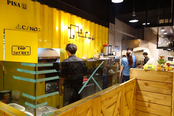 義樓Italiano：1031223[官本金文愛台灣]台中市北區與P小姐一起嗜賣嚐鮮義樓Italiano時尚工業風美味比薩魂還有燉飯與義大利麵