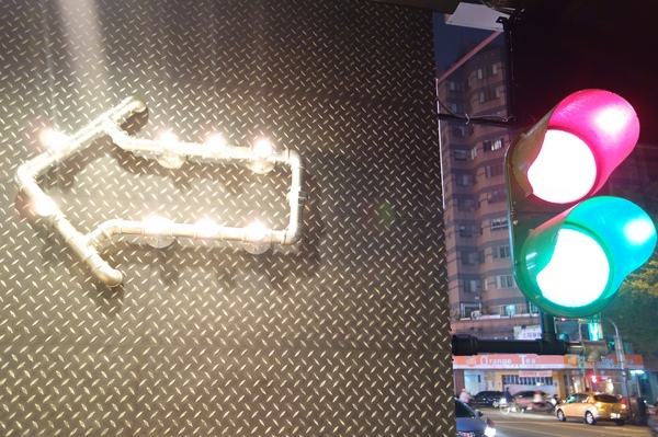 義樓Italiano：1031223[官本金文愛台灣]台中市北區與P小姐一起嗜賣嚐鮮義樓Italiano時尚工業風美味比薩魂還有燉飯與義大利麵