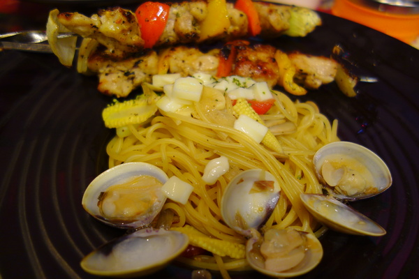 義樓Italiano：1031223[官本金文愛台灣]台中市北區與P小姐一起嗜賣嚐鮮義樓Italiano時尚工業風美味比薩魂還有燉飯與義大利麵