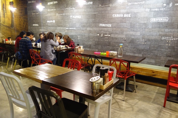 義樓Italiano：1031223[官本金文愛台灣]台中市北區與P小姐一起嗜賣嚐鮮義樓Italiano時尚工業風美味比薩魂還有燉飯與義大利麵