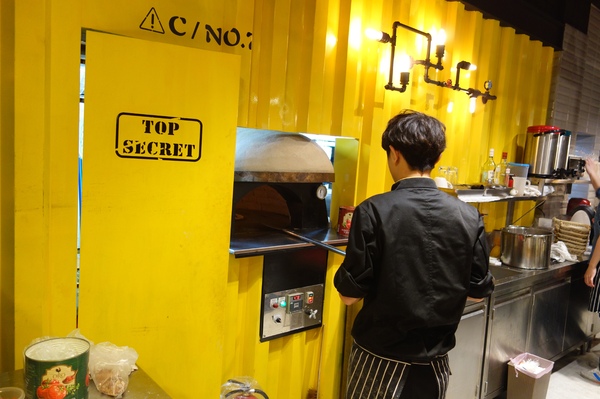 義樓Italiano：1031223[官本金文愛台灣]台中市北區與P小姐一起嗜賣嚐鮮義樓Italiano時尚工業風美味比薩魂還有燉飯與義大利麵