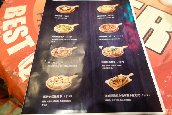 義樓Italiano：1031223[官本金文愛台灣]台中市北區與P小姐一起嗜賣嚐鮮義樓Italiano時尚工業風美味比薩魂還有燉飯與義大利麵