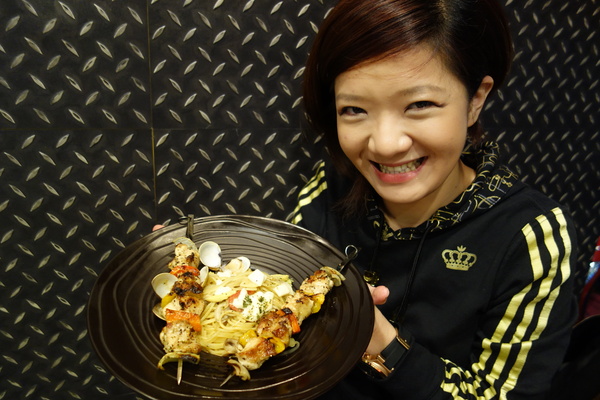 義樓Italiano：1031223[官本金文愛台灣]台中市北區與P小姐一起嗜賣嚐鮮義樓Italiano時尚工業風美味比薩魂還有燉飯與義大利麵