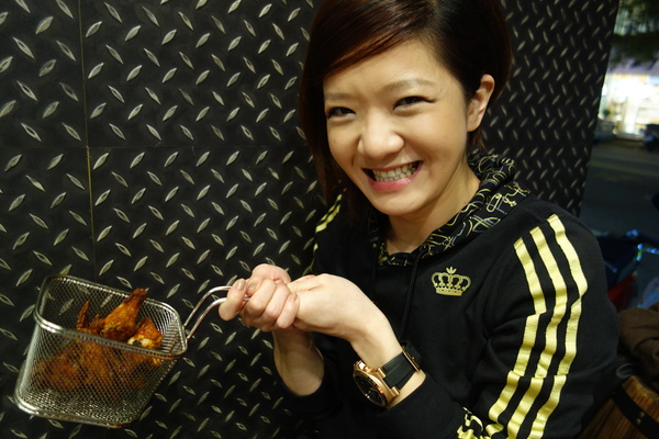 義樓Italiano：1031223[官本金文愛台灣]台中市北區與P小姐一起嗜賣嚐鮮義樓Italiano時尚工業風美味比薩魂還有燉飯與義大利麵