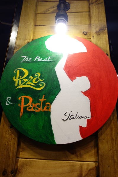 義樓Italiano：1031223[官本金文愛台灣]台中市北區與P小姐一起嗜賣嚐鮮義樓Italiano時尚工業風美味比薩魂還有燉飯與義大利麵