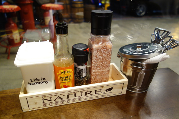 義樓Italiano：1031223[官本金文愛台灣]台中市北區與P小姐一起嗜賣嚐鮮義樓Italiano時尚工業風美味比薩魂還有燉飯與義大利麵