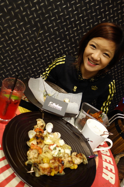 義樓Italiano：1031223[官本金文愛台灣]台中市北區與P小姐一起嗜賣嚐鮮義樓Italiano時尚工業風美味比薩魂還有燉飯與義大利麵