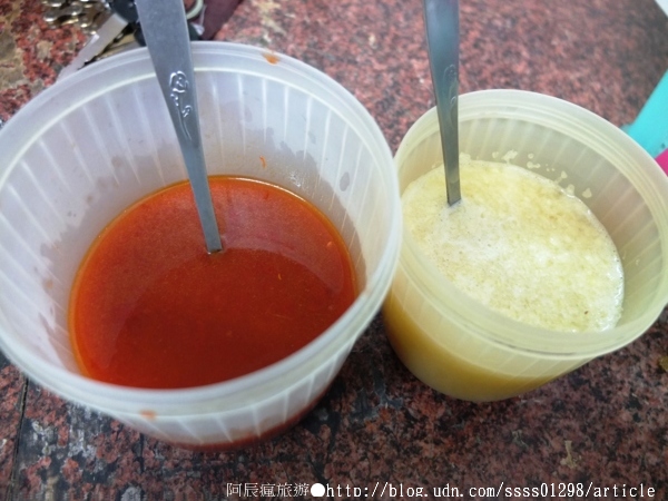 阿美臭豆腐:【美食特搜。嘉義市】阿美臭豆腐。蓬鬆酥軟的臭豆腐 胡椒粉和中藥粉伴味