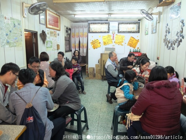 阿美臭豆腐:【美食特搜。嘉義市】阿美臭豆腐。蓬鬆酥軟的臭豆腐 胡椒粉和中藥粉伴味