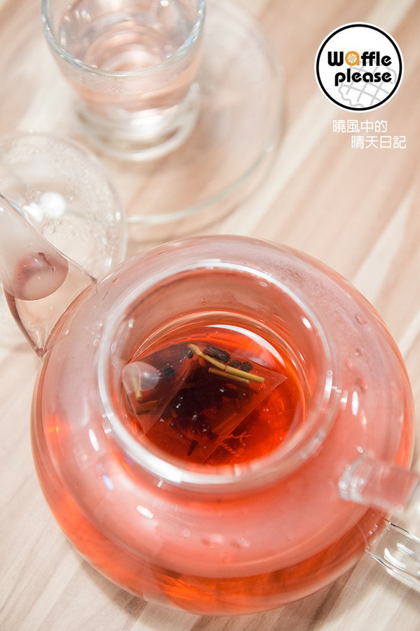 Waffle Please 比利時列日鬆餅專賣店：【邀約|Waffle Please】巷弄甜香中實現的男孩比利時鬆餅創業夢