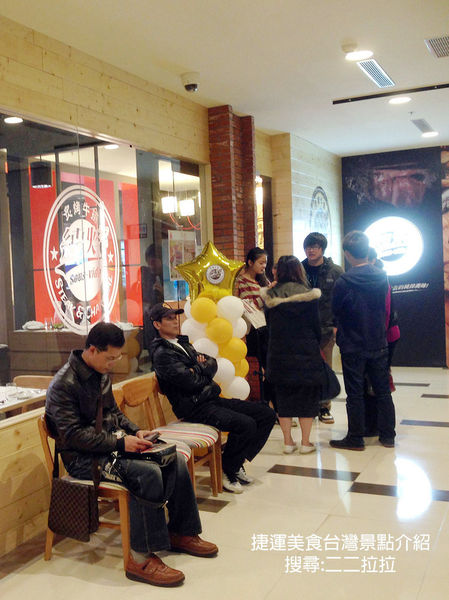 純焠炙烤牛排(中美村店)：桃園 ▉純粹炙烤牛排。完整菜單。朝聖！3C通路燦坤集團開起牛排館啦~/桃園美食、中壢美食