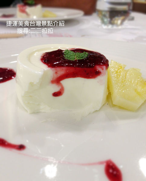 純焠炙烤牛排(中美村店)：桃園 ▉純粹炙烤牛排。完整菜單。朝聖！3C通路燦坤集團開起牛排館啦~/桃園美食、中壢美食