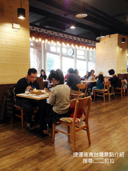 純焠炙烤牛排(中美村店)：桃園 ▉純粹炙烤牛排。完整菜單。朝聖！3C通路燦坤集團開起牛排館啦~/桃園美食、中壢美食