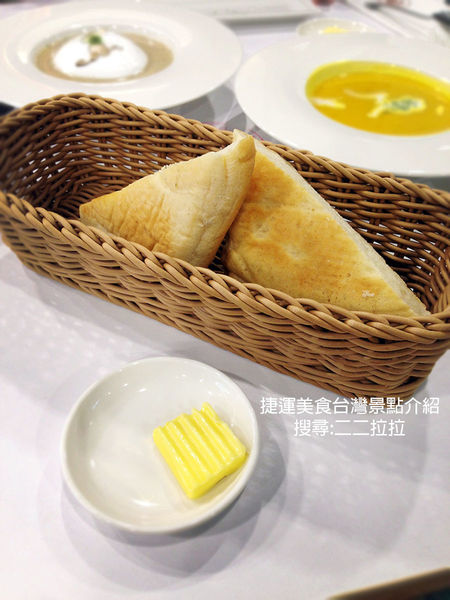 純焠炙烤牛排(中美村店)：桃園 ▉純粹炙烤牛排。完整菜單。朝聖！3C通路燦坤集團開起牛排館啦~/桃園美食、中壢美食