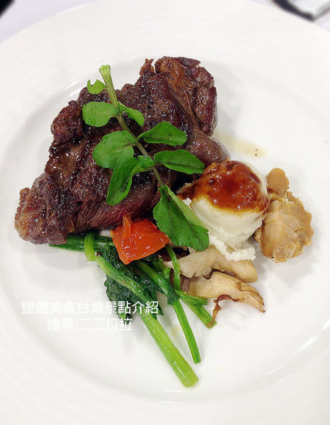 純焠炙烤牛排(中美村店)：桃園 ▉純粹炙烤牛排。完整菜單。朝聖！3C通路燦坤集團開起牛排館啦~/桃園美食、中壢美食