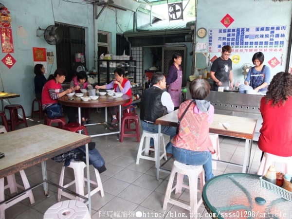 胡老爹麵店:【美食特搜。屏東市】胡老爹麵店。大樹下的小麵攤 50幾年歷史的外省口味