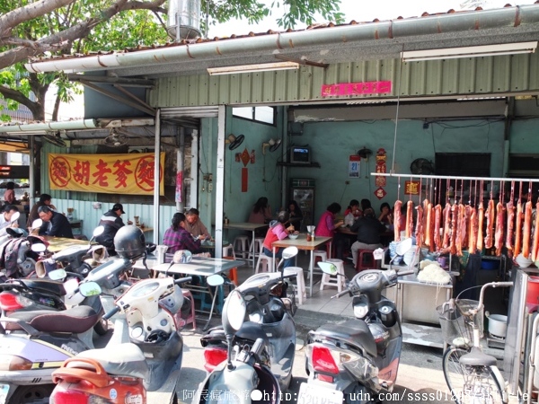 胡老爹麵店:【美食特搜。屏東市】胡老爹麵店。大樹下的小麵攤 50幾年歷史的外省口味