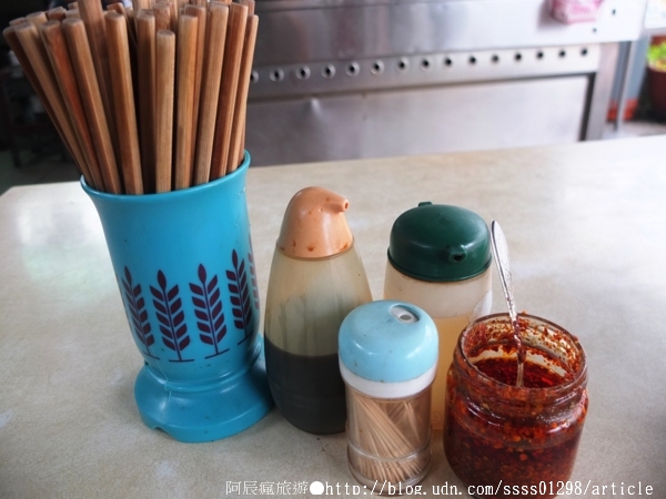 胡老爹麵店:【美食特搜。屏東市】胡老爹麵店。大樹下的小麵攤 50幾年歷史的外省口味