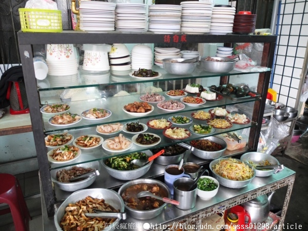 胡老爹麵店:【美食特搜。屏東市】胡老爹麵店。大樹下的小麵攤 50幾年歷史的外省口味