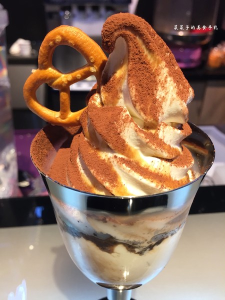 GLAMAIR：[台北信義區]Glam Air|韓國棉花糖冰淇淋-雨天限定烏雲棉花糖|咖啡迷不容錯過的提拉米蘇霜淇淋|新光三越A11