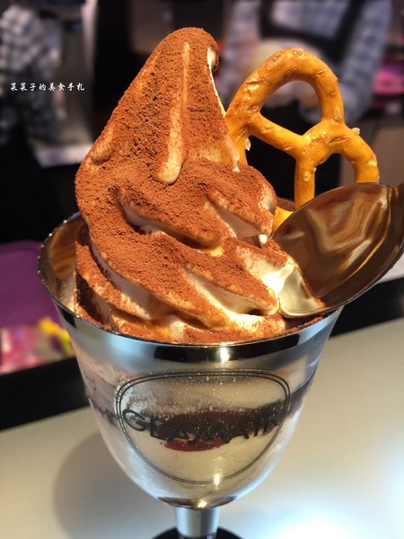 GLAMAIR：[台北信義區]Glam Air|韓國棉花糖冰淇淋-雨天限定烏雲棉花糖|咖啡迷不容錯過的提拉米蘇霜淇淋|新光三越A11