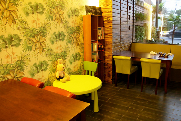 月牙兒民宿：屏東縣●東港-月牙兒旅宿~讓人賓至如歸的溫馨民宿~還有可愛小小店長呦！❤❤❤