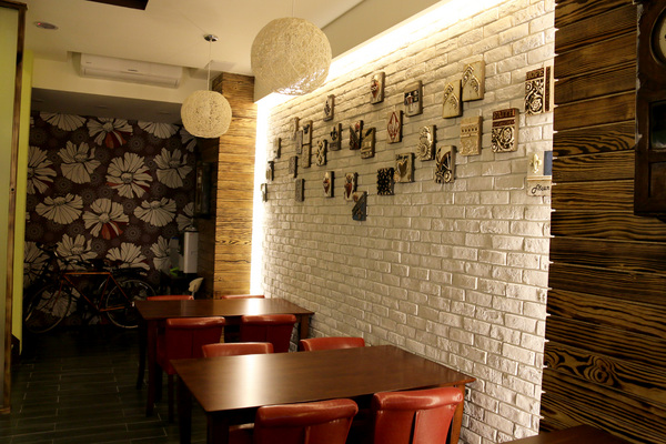 月牙兒民宿：屏東縣●東港-月牙兒旅宿~讓人賓至如歸的溫馨民宿~還有可愛小小店長呦！❤❤❤