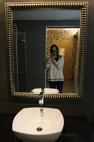 月牙兒民宿：屏東縣●東港-月牙兒旅宿~讓人賓至如歸的溫馨民宿~還有可愛小小店長呦！❤❤❤