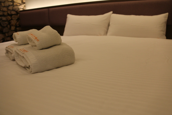 月牙兒民宿：屏東縣●東港-月牙兒旅宿~讓人賓至如歸的溫馨民宿~還有可愛小小店長呦！❤❤❤