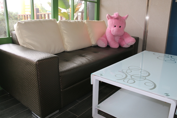 月牙兒民宿：屏東縣●東港-月牙兒旅宿~讓人賓至如歸的溫馨民宿~還有可愛小小店長呦！❤❤❤