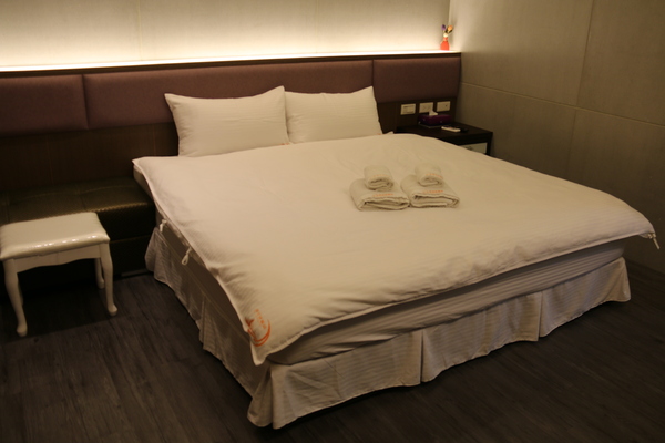 月牙兒民宿：屏東縣●東港-月牙兒旅宿~讓人賓至如歸的溫馨民宿~還有可愛小小店長呦！❤❤❤