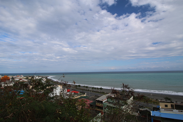月牙兒民宿：屏東縣●東港-月牙兒旅宿~讓人賓至如歸的溫馨民宿~還有可愛小小店長呦！❤❤❤
