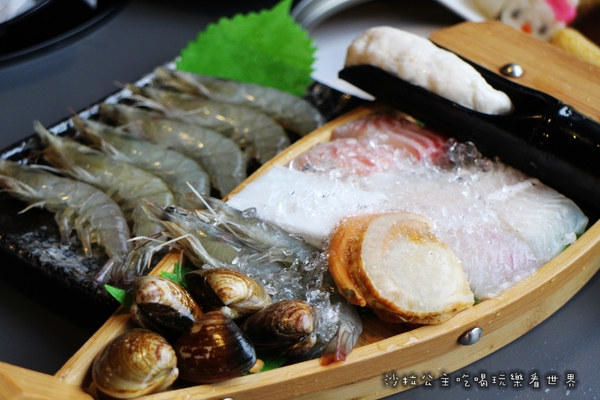 九濤石頭火鍋:淡水美食『九濤石頭火鍋』淡水老街/大塊牛排旁/自製手工沙茶/淡水捷運站