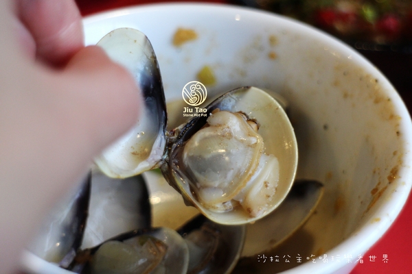 九濤石頭火鍋:淡水美食『九濤石頭火鍋』淡水老街/大塊牛排旁/自製手工沙茶/淡水捷運站