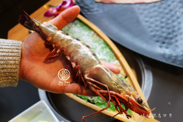 九濤石頭火鍋:淡水美食『九濤石頭火鍋』淡水老街/大塊牛排旁/自製手工沙茶/淡水捷運站