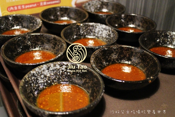 九濤石頭火鍋:淡水美食『九濤石頭火鍋』淡水老街/大塊牛排旁/自製手工沙茶/淡水捷運站