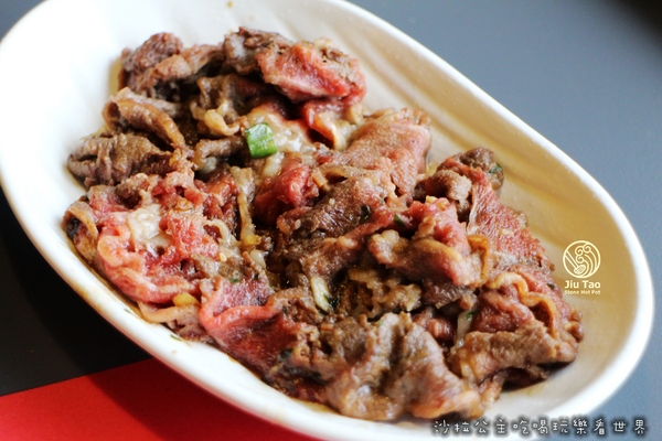 九濤石頭火鍋:淡水美食『九濤石頭火鍋』淡水老街/大塊牛排旁/自製手工沙茶/淡水捷運站