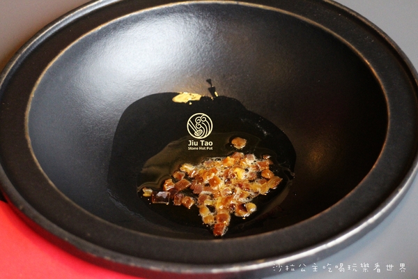 九濤石頭火鍋:淡水美食『九濤石頭火鍋』淡水老街/大塊牛排旁/自製手工沙茶/淡水捷運站