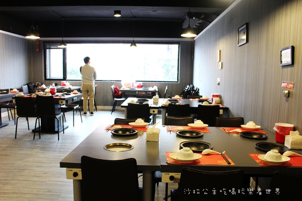 九濤石頭火鍋:淡水美食『九濤石頭火鍋』淡水老街/大塊牛排旁/自製手工沙茶/淡水捷運站