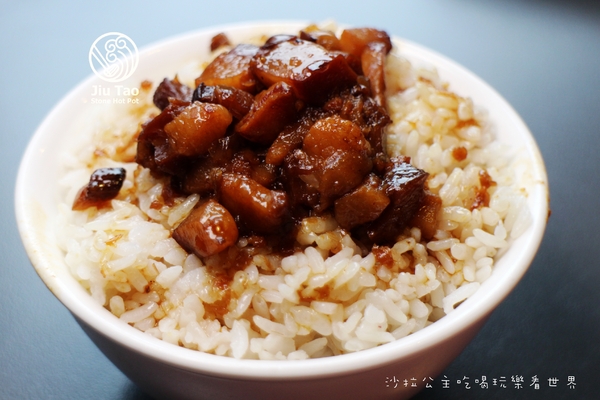 九濤石頭火鍋:淡水美食『九濤石頭火鍋』淡水老街/大塊牛排旁/自製手工沙茶/淡水捷運站