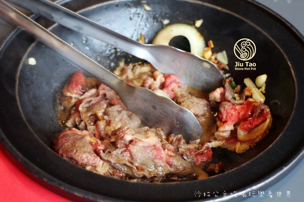 九濤石頭火鍋:淡水美食『九濤石頭火鍋』淡水老街/大塊牛排旁/自製手工沙茶/淡水捷運站