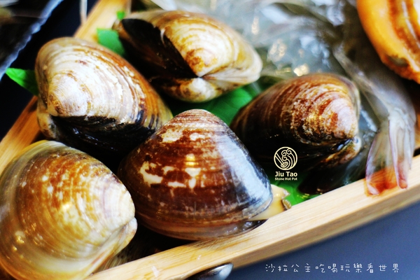 九濤石頭火鍋:淡水美食『九濤石頭火鍋』淡水老街/大塊牛排旁/自製手工沙茶/淡水捷運站